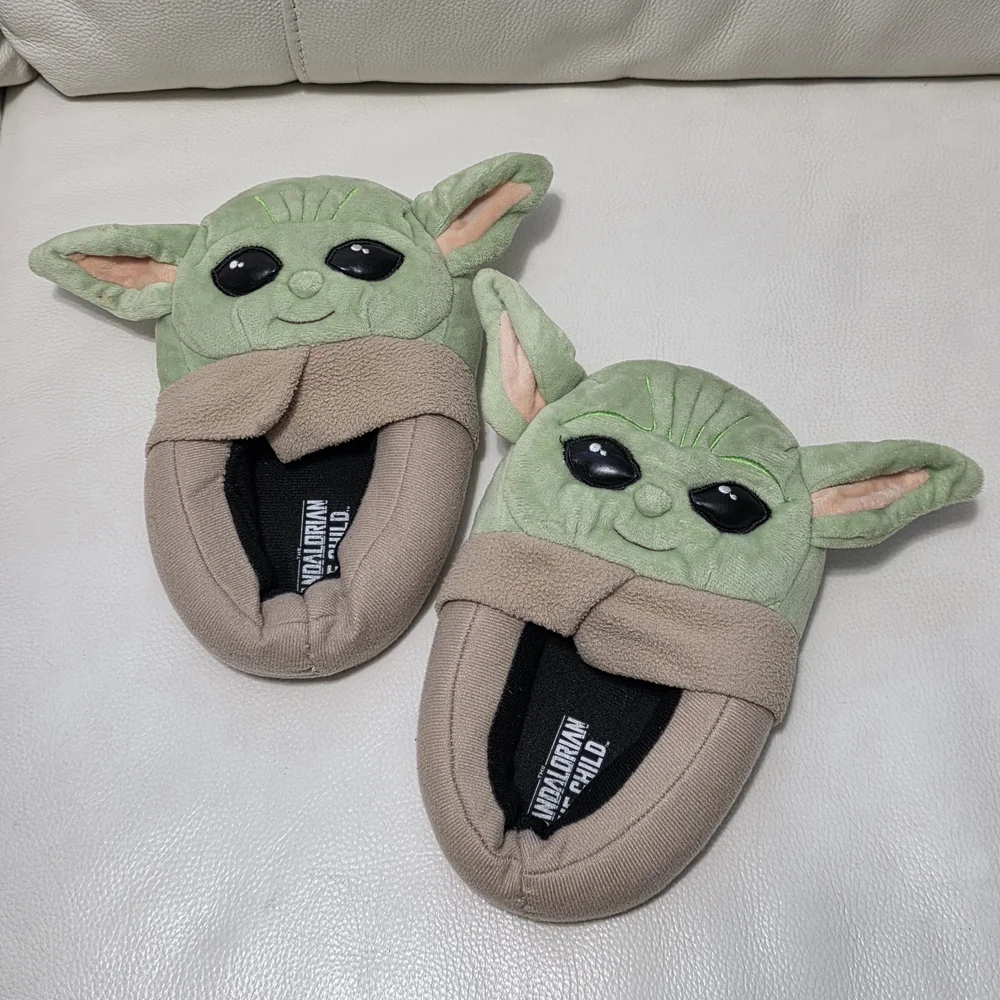 The Mandalorian Child Plush Green Baby Yoda Character Slippers Size 13/1 Youth